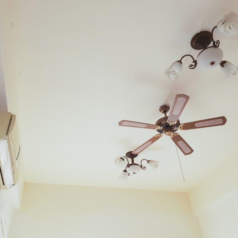 宿舍內風扇與空調